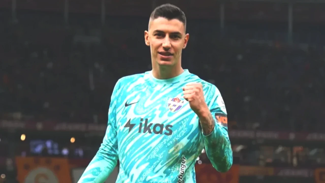 Berke Özer'den Fenerbahçe'ye Nefes Kesen Kariyer İmzası! Detaylar Şaşırtıyor!
